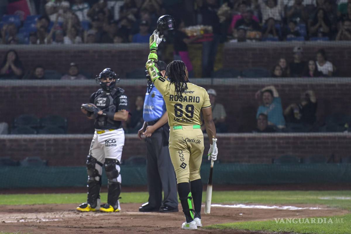 $!Rainel Rosario, fue ovacionado por la afición y conectó un cuadrangular ante su ex equipo en la tercera entrada.