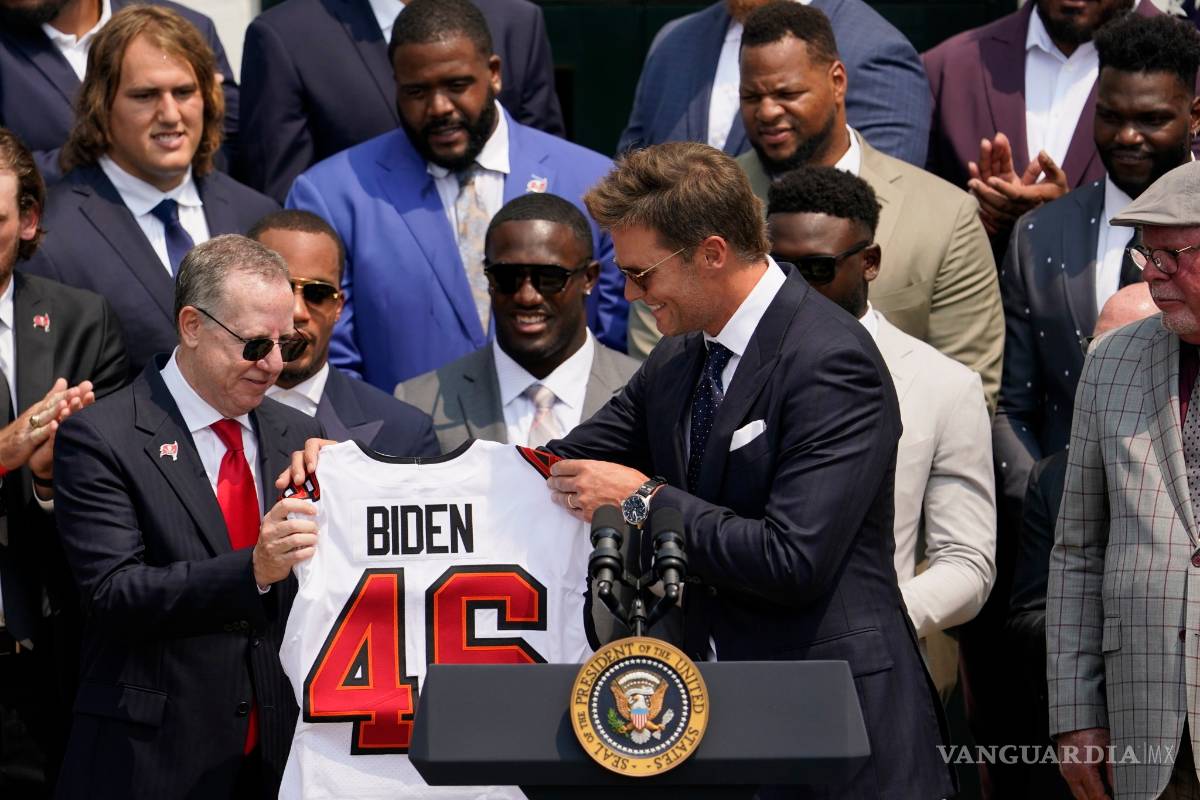 Tom Brady regresa a la Casa Blanca luego de 16 años para saludar al presidente