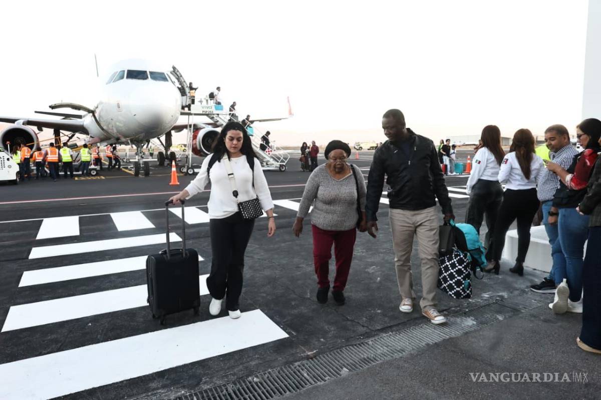 $!Los viajeros coincidieron en que la nueva ruta aérea facilita los viajes frecuentes entre Saltillo y la Ciudad de México.