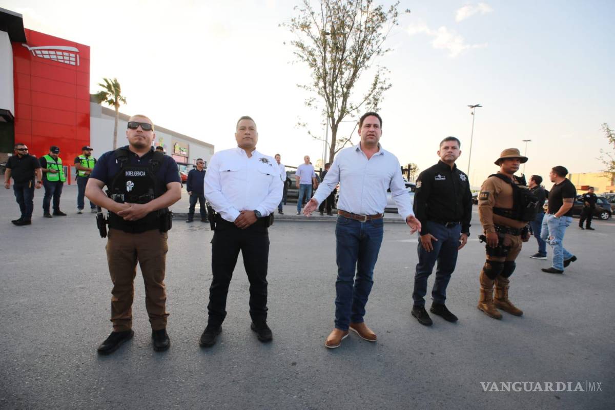 $!Durante el recorrido, autoridades municipales destacaron la incorporación de nuevo equipamiento para las corporaciones de seguridad.