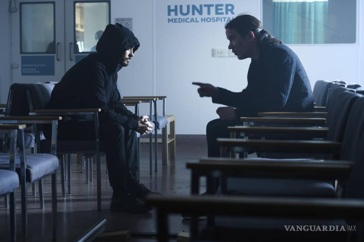 $!This image released by Sony Pictures shows Jared Leto, left, and director Daniel Espinosa on the set of Morbius. (Jay Maidment/Sony Pictures via AP)