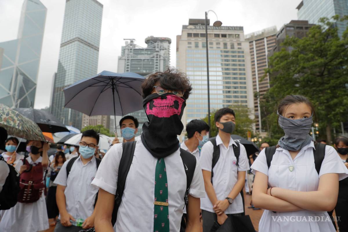 Jóvenes de Hong Kong hacen huelga en apoyo a protestas