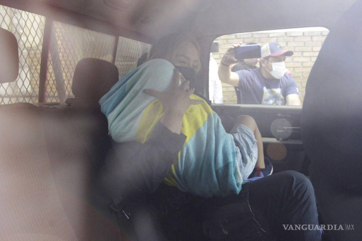 $!El menor fue llevado a una patrulla de las autoridades municipales.