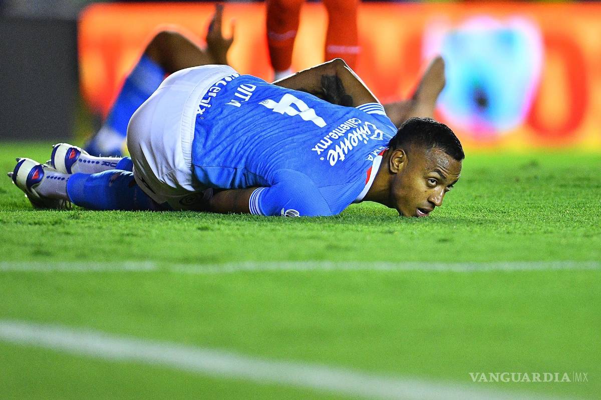 ¿Willer Ditta no jugará ante el América? Se prenden ‘las alarmas’ en Cruz Azul