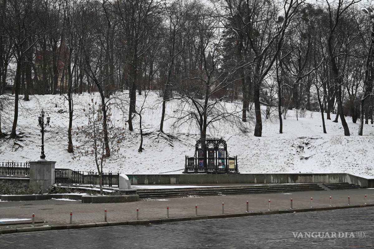 $!Vista de una colina nevada en las inmediaciones de Kiev. EFE/Ignacio Ortega