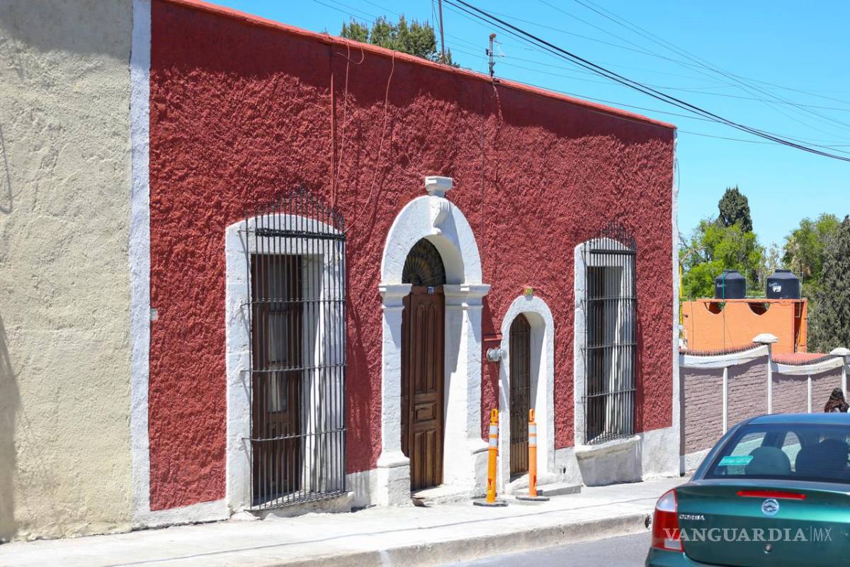 $!Además de la mejora estética de las fachadas, se han ejecutado acciones complementarias, como la reparación de 23 registros de Aguas de Saltillo, limpieza profunda y deshierbe de banquetas.