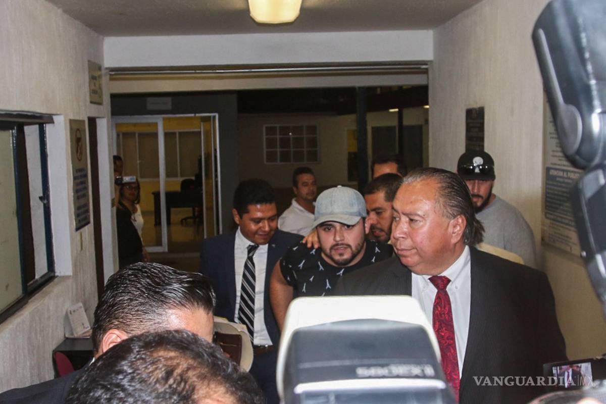 Gerardo Ortiz comparece durante cuatro horas