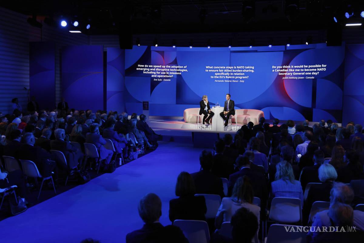 $!El secretario general de la OTAN, Mark Rutte habla ante el público en el foro público de la OTAN, en el margen de la cumbre de la organización en La Haya.