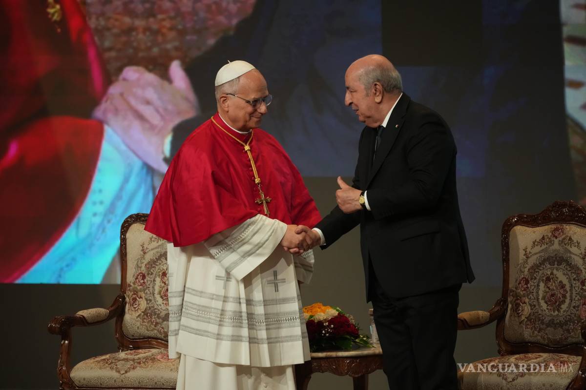 $!El Papa León XIV es recibido por el presidente Abdelmadjid Tebboune en el Centro de Conferencias Djamaa el Djazair durante una reunión con autoridades argelinas.