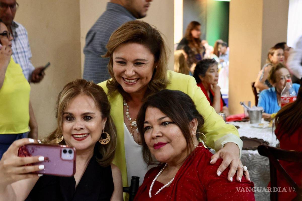 $!Diana Haro arribó a las mesas de los maestros.