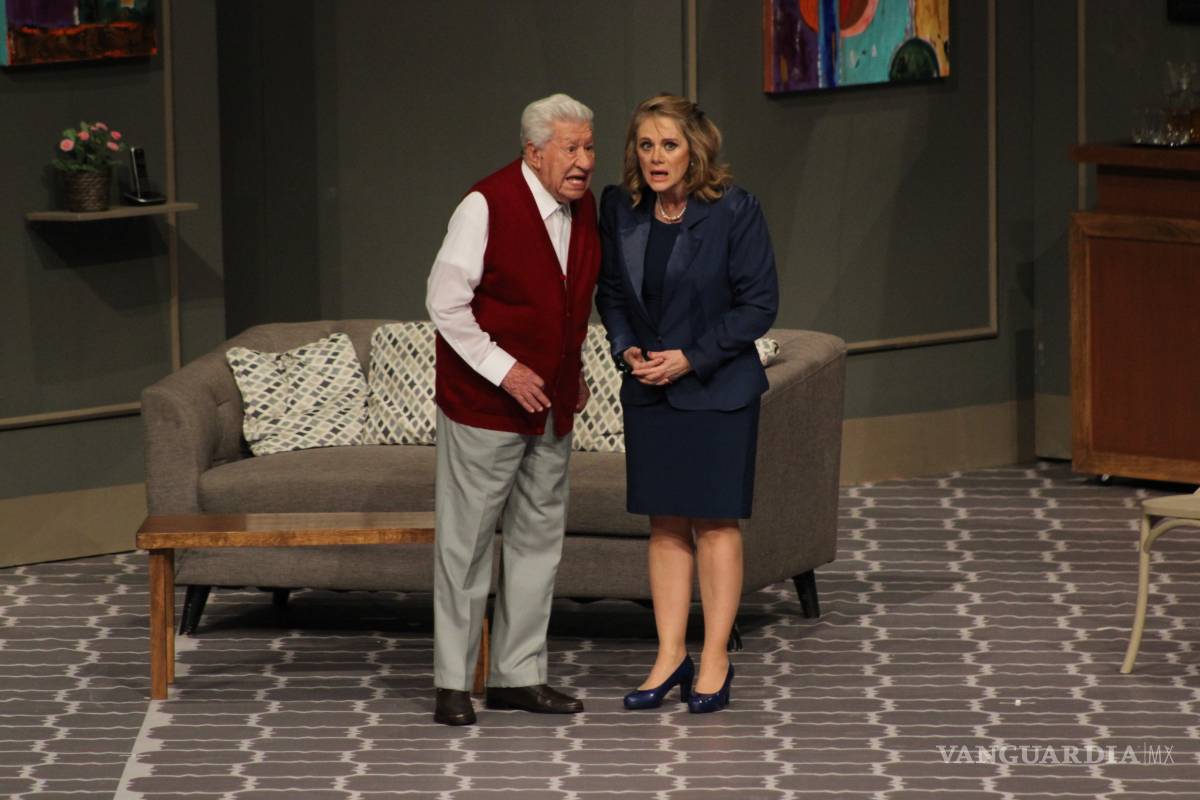 Ovación de pie para Ignacio López Tarso en obra ‘El Padre’