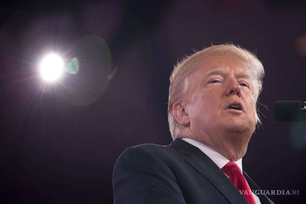 Trump compara a migrantes con serpientes venenosas