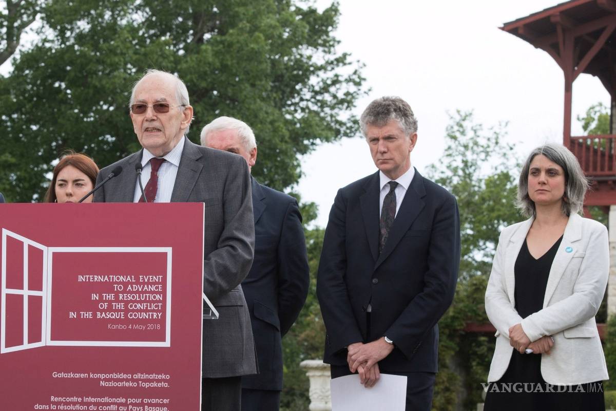 La &quot;Declaración de Arnaga&quot; se congratula por el fin de ETA y llama a la &quot;reconciliación&quot;