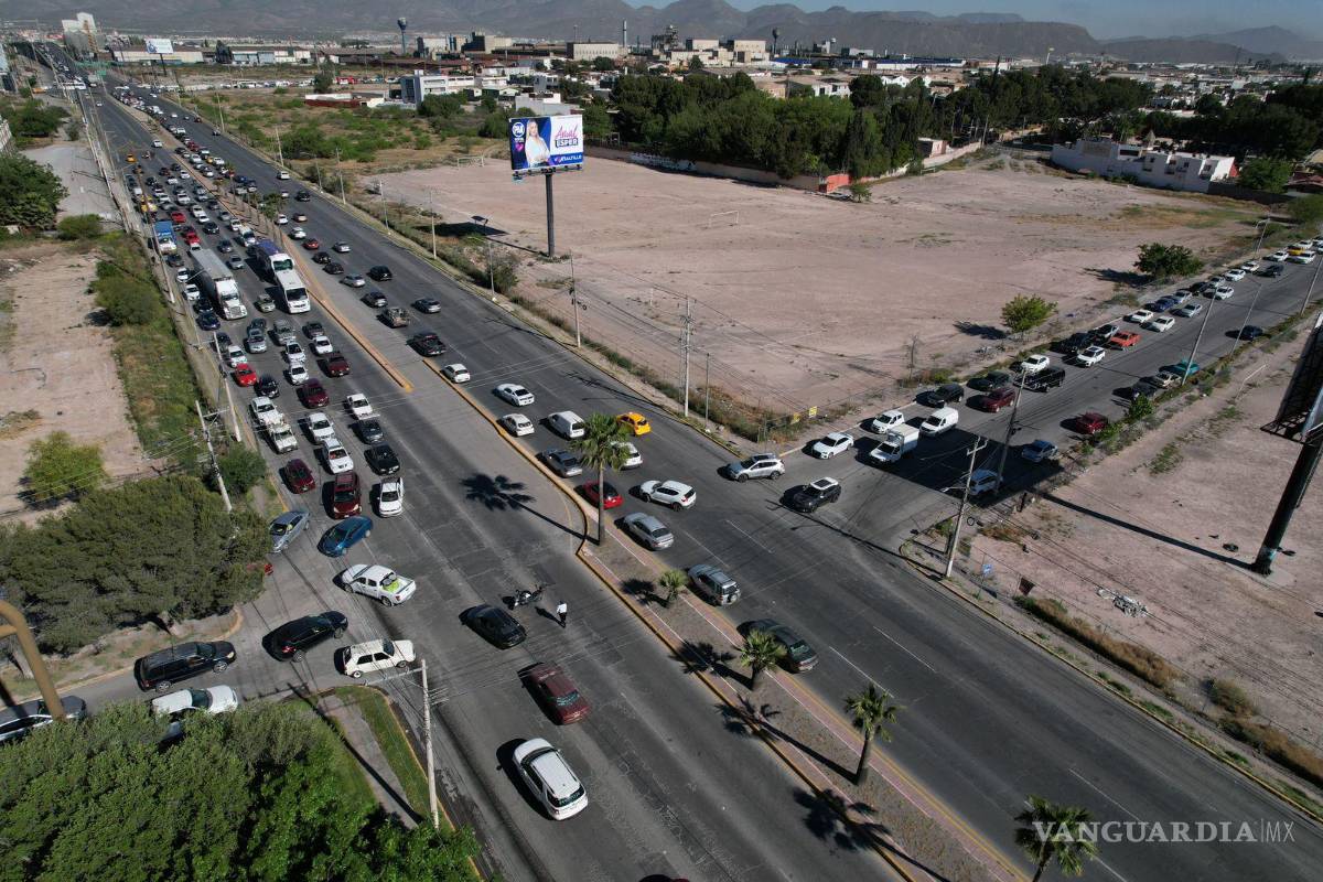 $!Gran caos vial se presenta al norte de Saltillo.