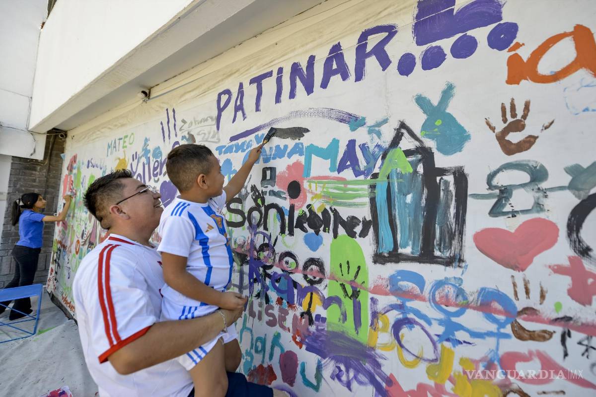 $!Papás y mamás se involucraron todo el tiempo desde incentivar a sus hijos e hijas, darles ideas, cargarlos, y tomarse fotos.