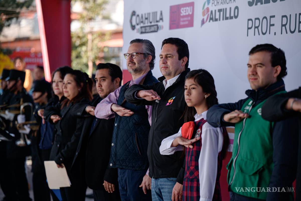 $!La comunidad escolar de la primaria Rubén Moreira Cobos recibe al alcalde Javier Díaz González y al secretario de Educación, Emmanuel Garza Fishburn.