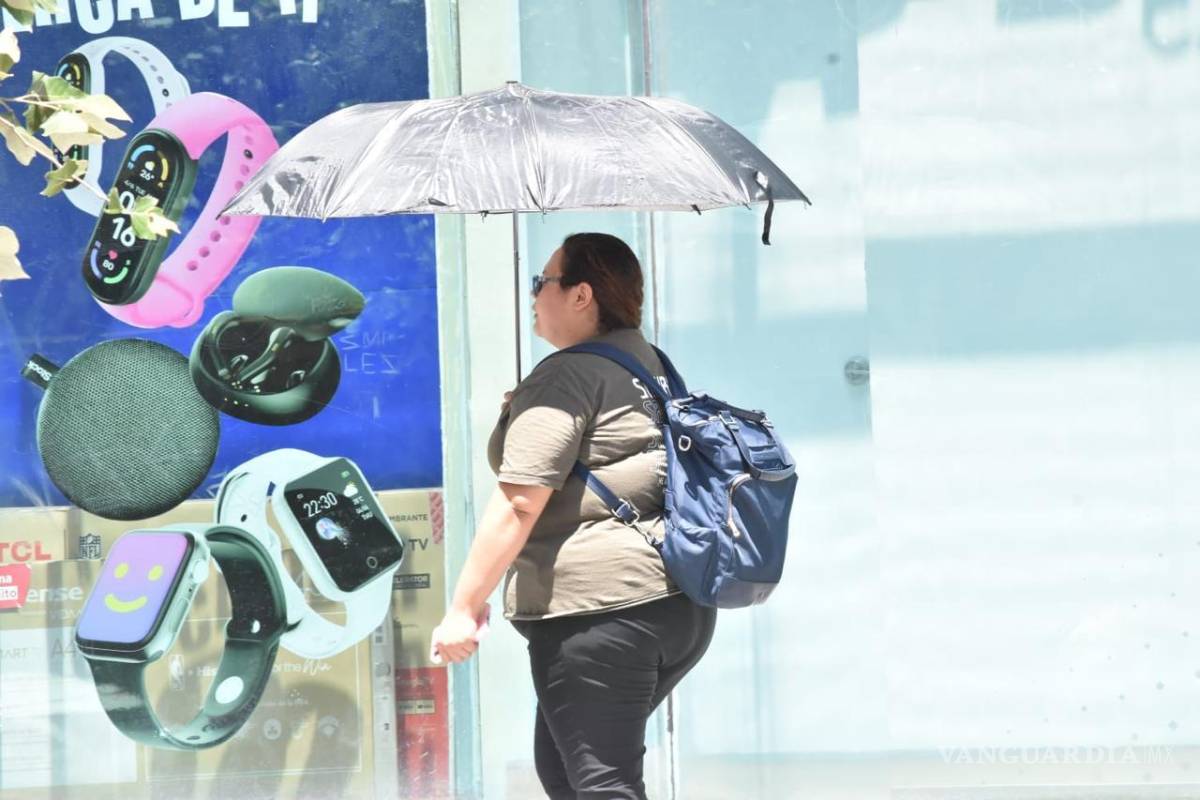 $!Temperaturas asfixiantes con una sensación térmica superior a los 40 grados centígrados se registran este jueves en Monterrey.