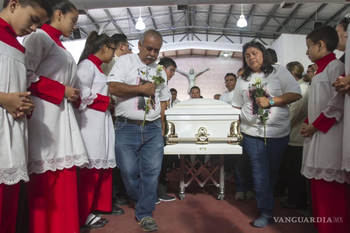 $!Despiden a la maestra Cecy con misa