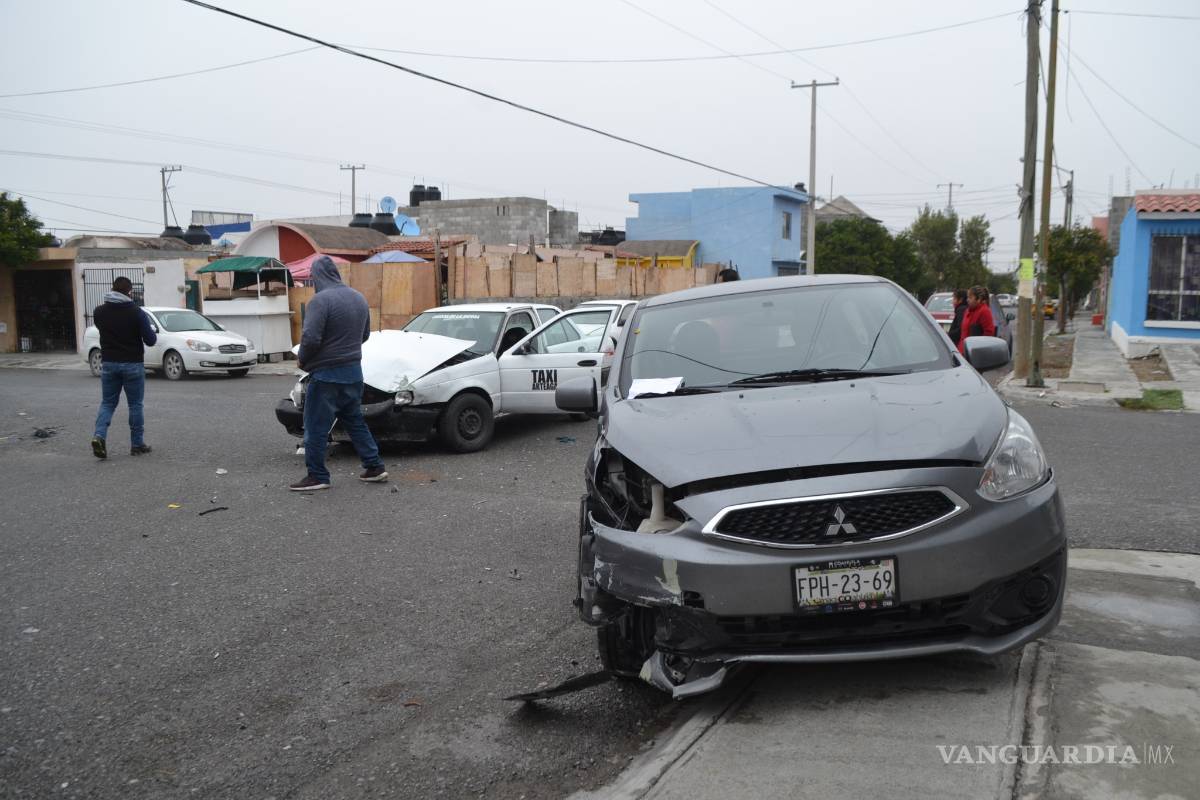 Por falta de señales y de precaución; chocan