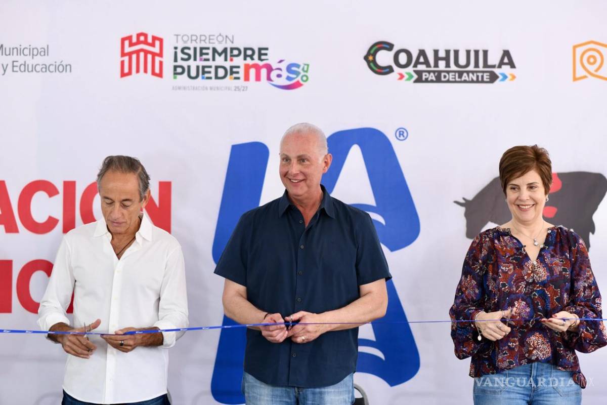 $!El alcalde de Torreón inaugura CowParade 2025 junto con Eduardo Tricio Haro, presidente de Grupo Lala, destacando la seguridad y el impulso a la cultura en la ciudad.