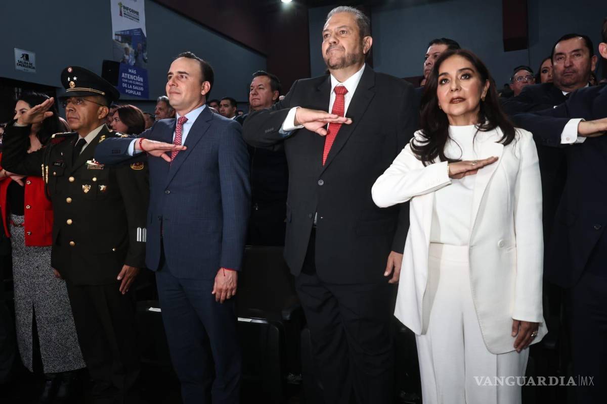 $!Autoridades estatales y municipales acompañaron al edil en el informe.