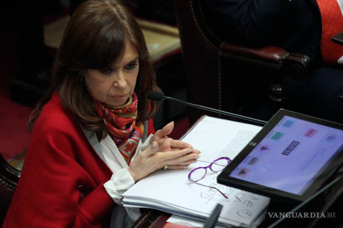 Cristina Kirchner niega cargos en caso de corrupción