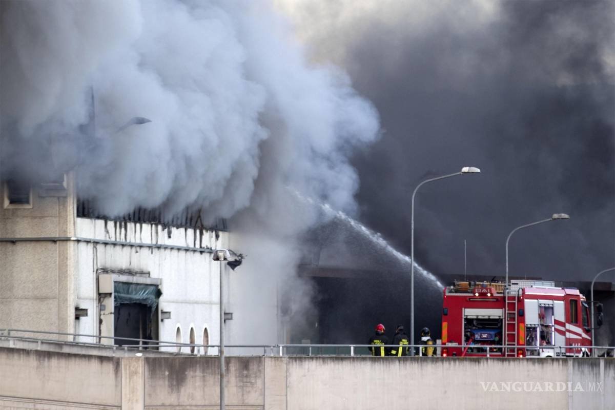 $!Nube tóxica ahoga a Roma provocada por un incendio en un basurero
