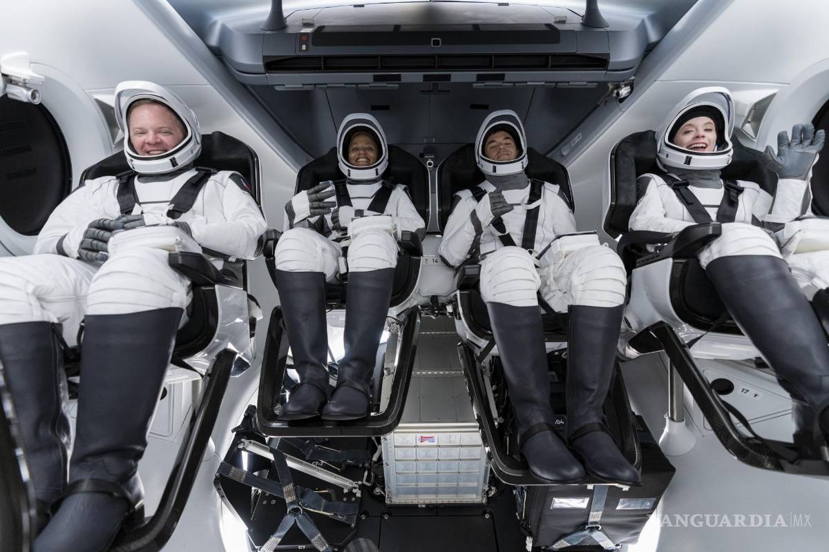 Viajarán cuatro turistas en primer vuelo privado realizado por SpaceX en 60 años