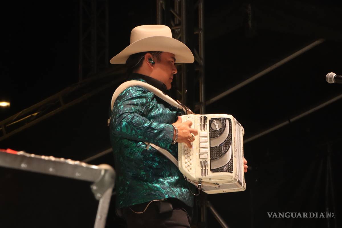 $!Saltillo canta al unísono con Los Cadetes de Linares de Rosendo Cantú en la Feria