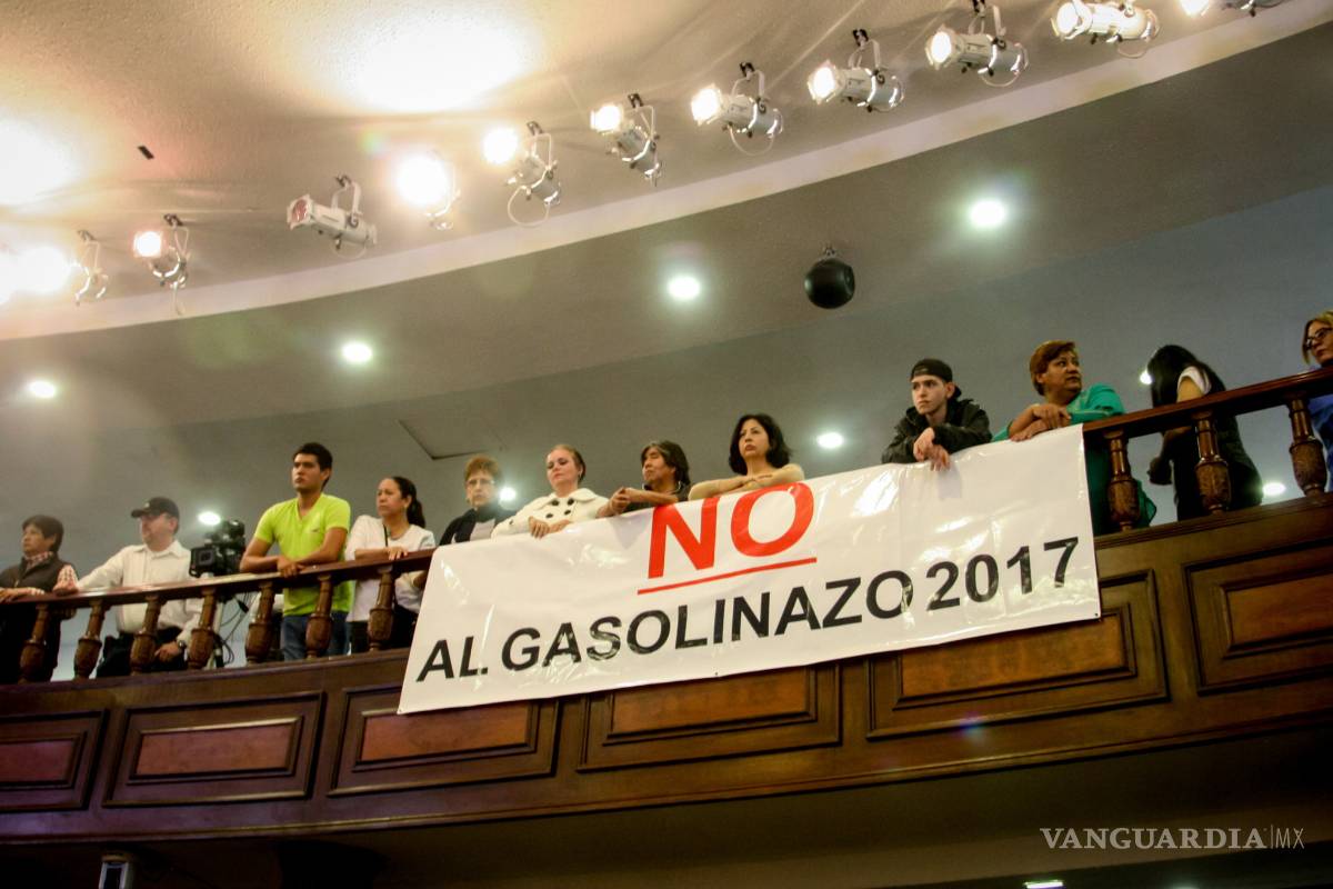 $!Protestan por gasolinazo en Congreso de Coahuila