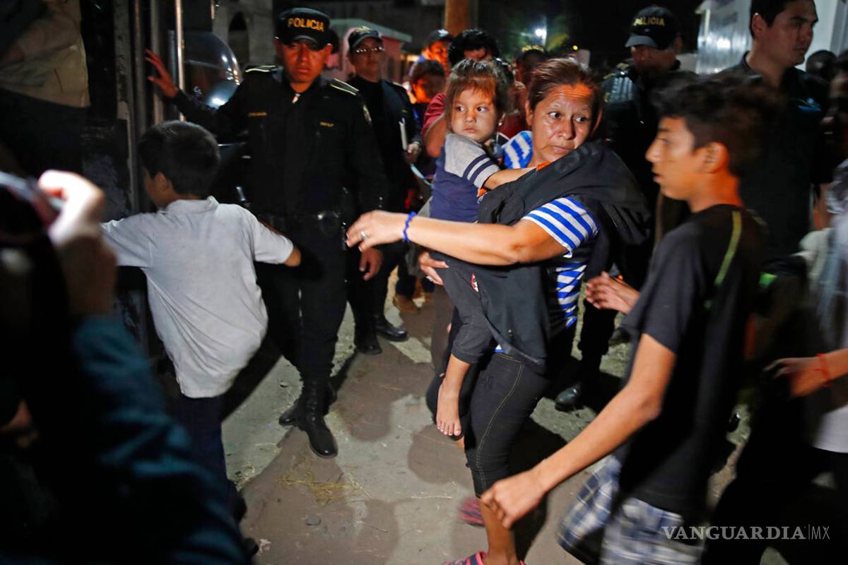 México repatria a 232 migrantes de Honduras tras motín