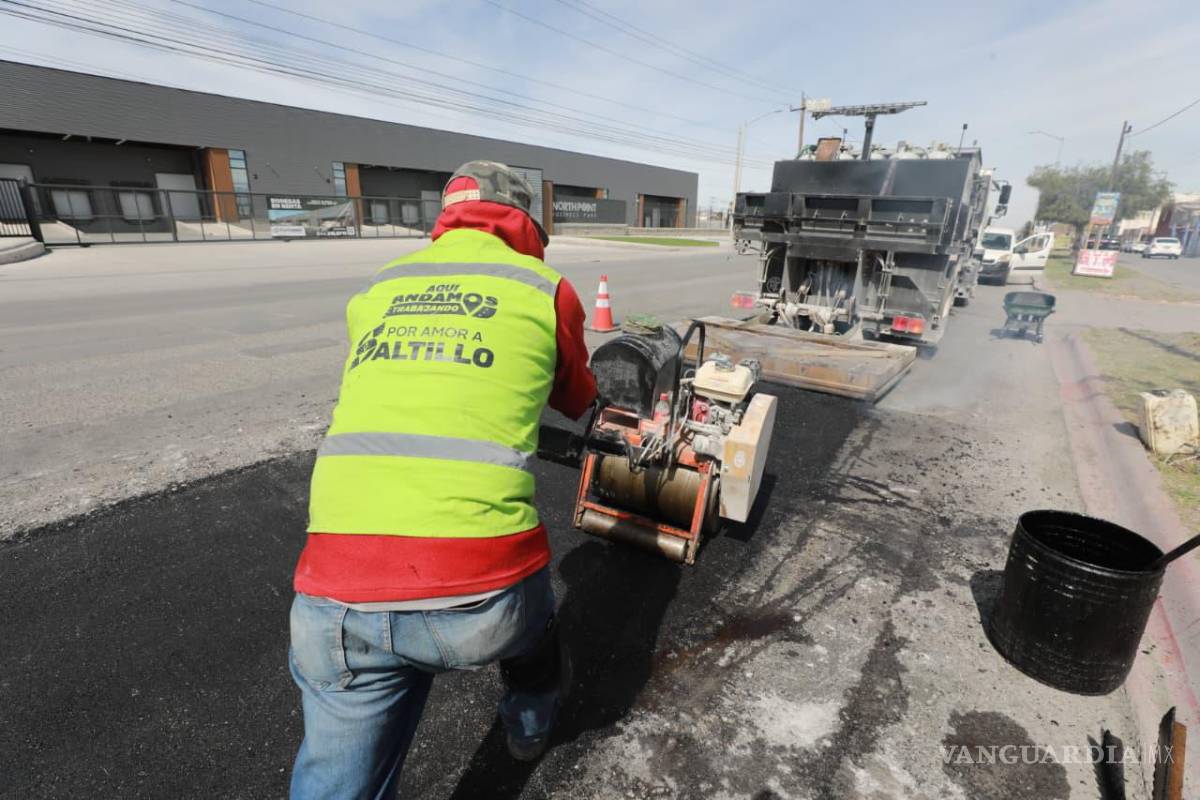 $!Brigadas municipales realizaron trabajos de rehabilitación en diversos tramos del bulevar Isidro López Zertuche.