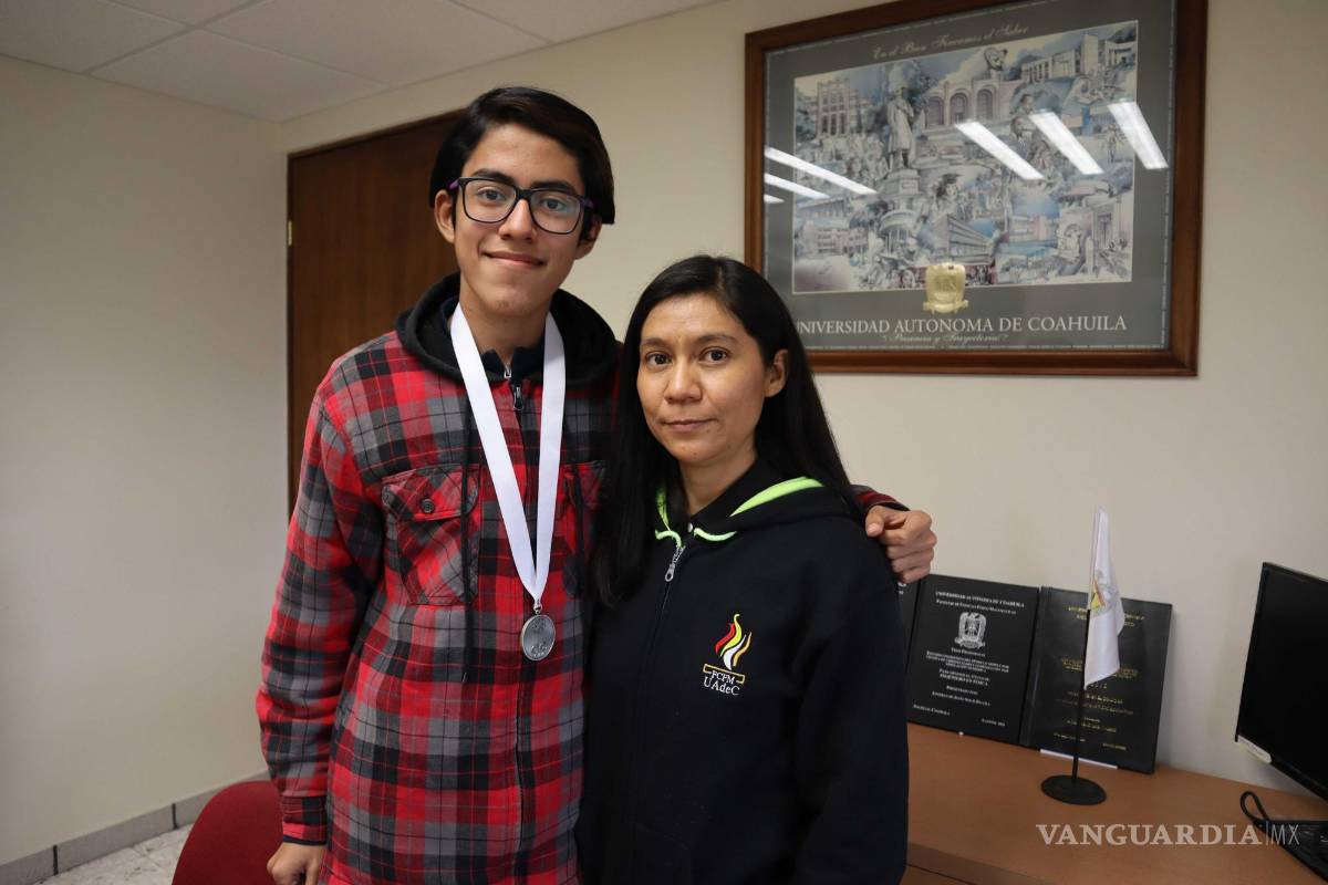 $!La preparación que se brindó a los jóvenes coahuilenses, desarrolló en ellos un alto grado de ingenio, creatividad y compromiso, pues el examen de preparación estuvo compuesto por diversos problemas, destacó la maestra María del Socorro Vásquez Martínez.