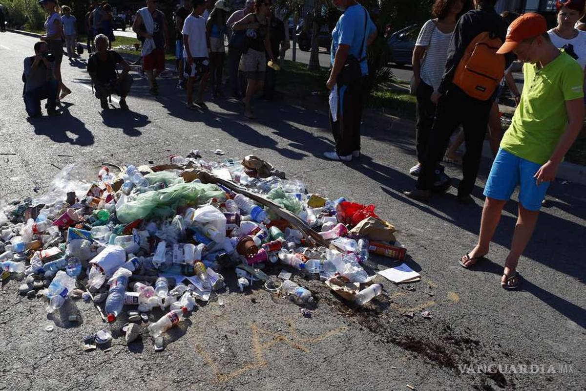 Escupen y arrojan basura en el lugar donde murió el terrorista de Niza