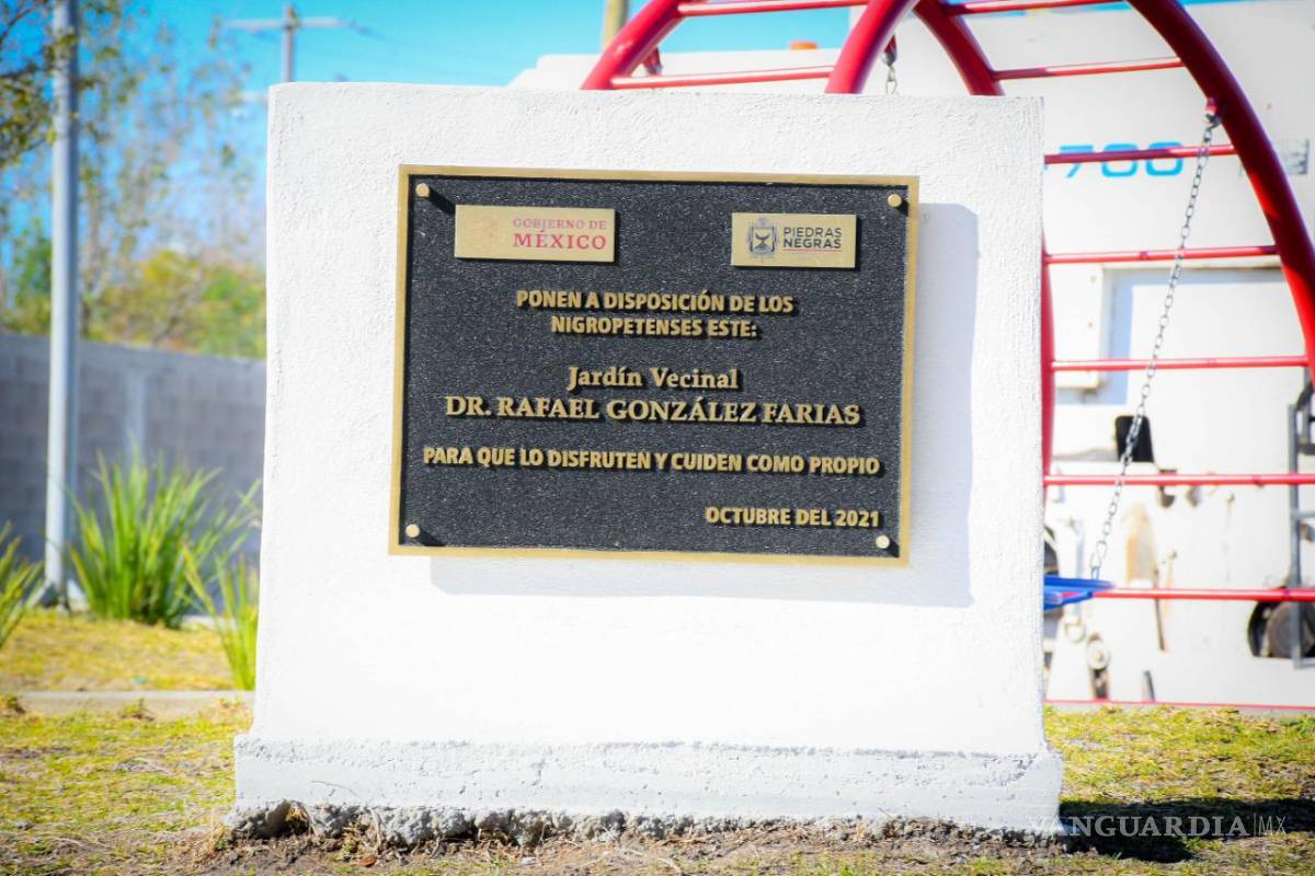 Devela alcalde de Piedras Negras placa en honor al Rafael González Farías