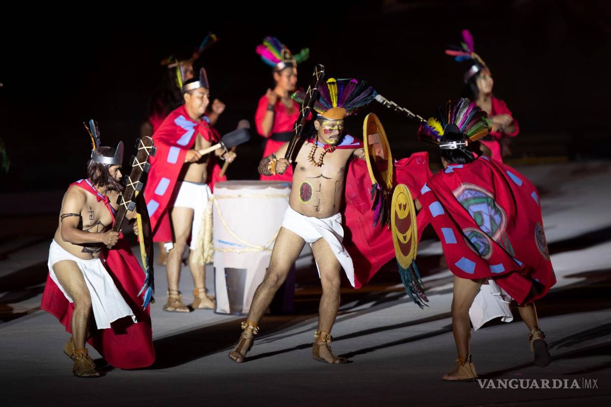 $!Fotografía que muestra la representación histórica durante la ceremonia del 200 aniversario de la consumación de independencia en Ciudad de México (México). EFE/Carlos Ramírez