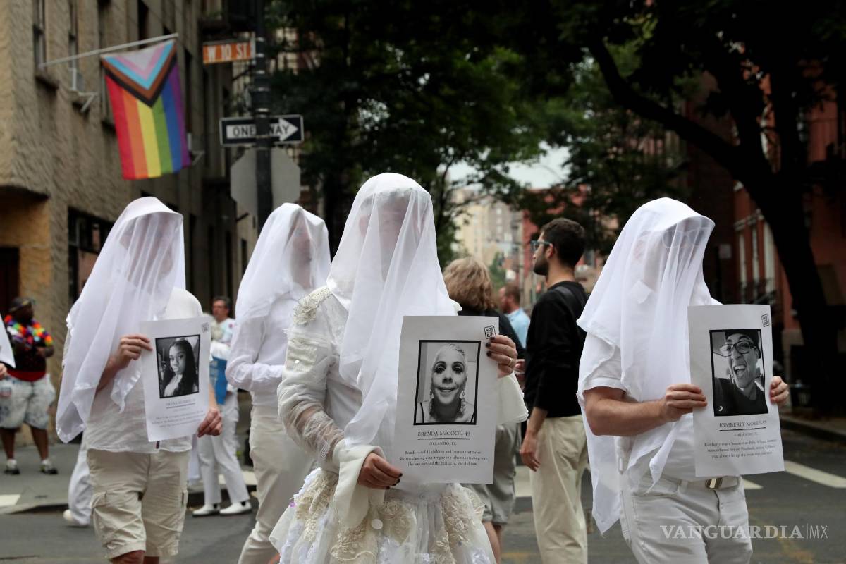 $!Colecivo en contra de las armas de fuego, Gays Against Guns (GAG), realizan una vigilia en silencio, en honor a los 49 fallecidos de Pulse.