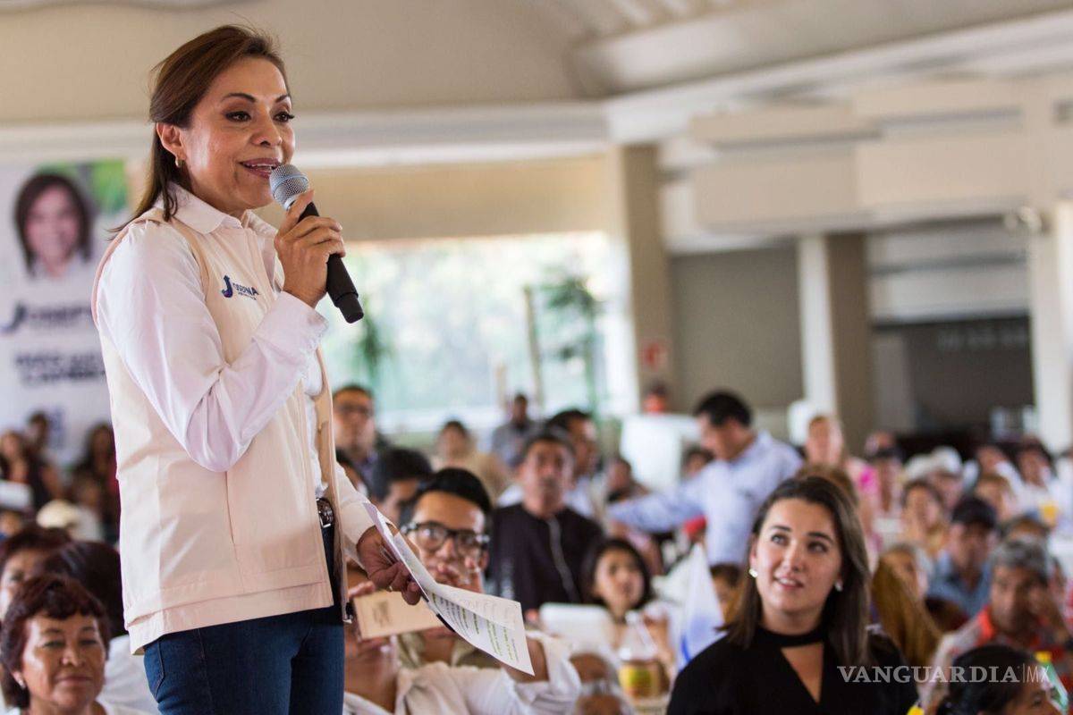 Josefina Vázquez Mota emite su voto en Huixquilucan, Edomex