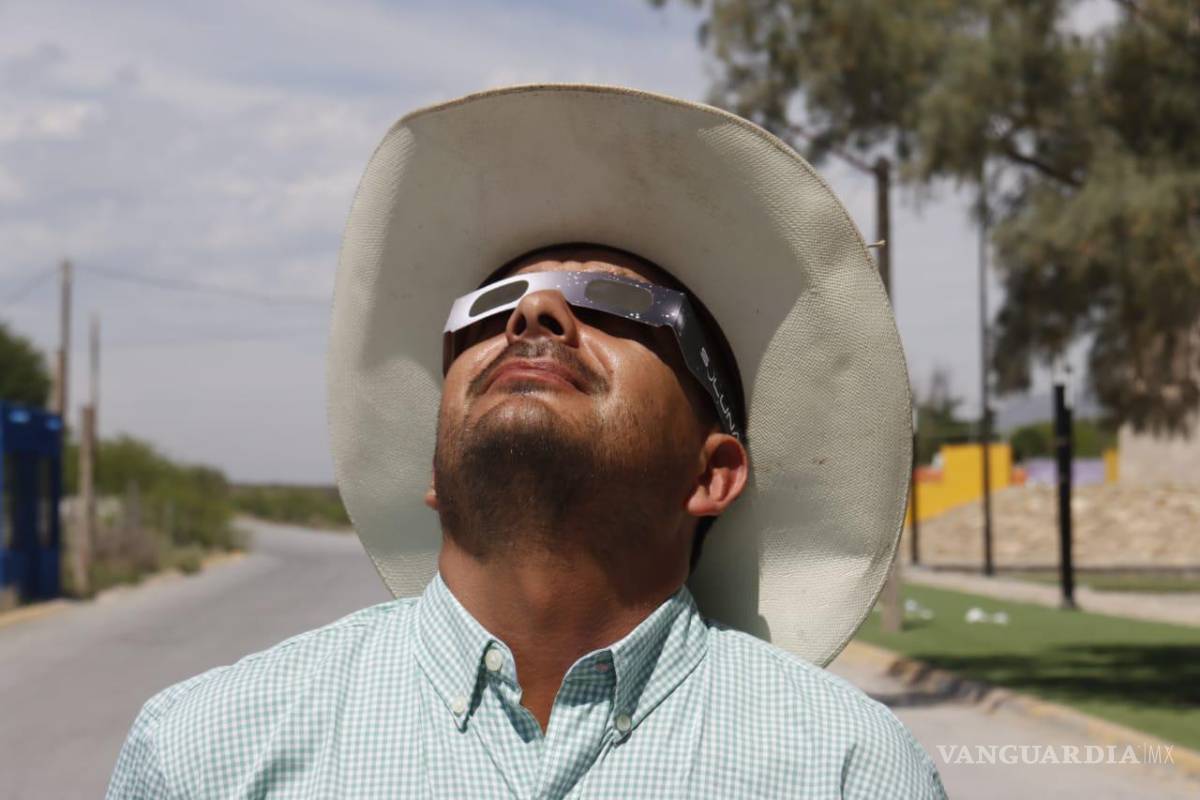 ‘En misa nos dijeron que mejor no lo viéramos ni saliéramos’: así se vivió el eclipse en un ejido de Coahuila