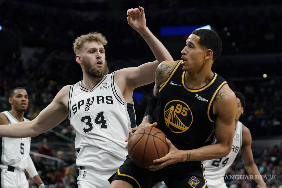 Juan Toscano al concurso de Clavadas en el All-Satr Weekend de NBA