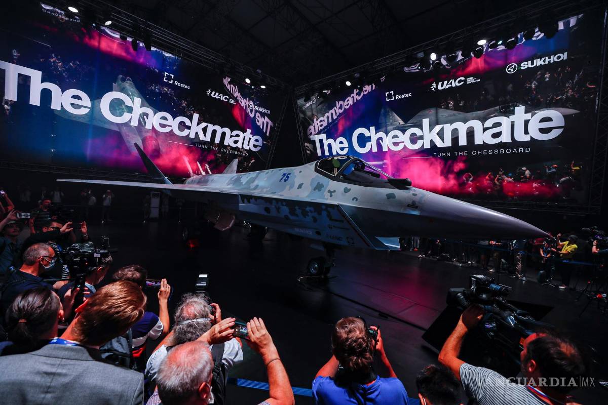 $!Presentan a Putin el nuevo caza ligero furtivo LTS "Checkmate"