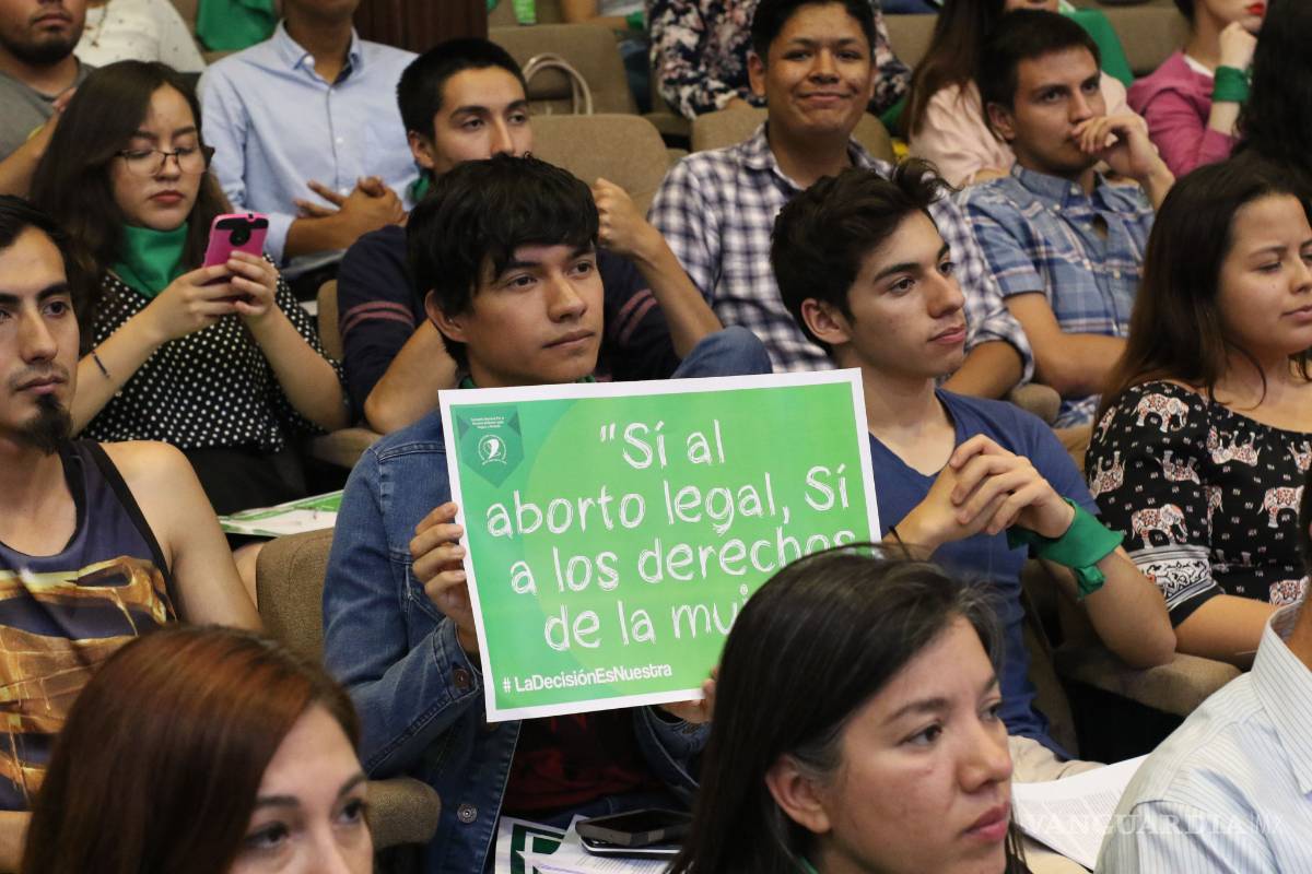 Realizan foro a favor del aborto en Saltillo