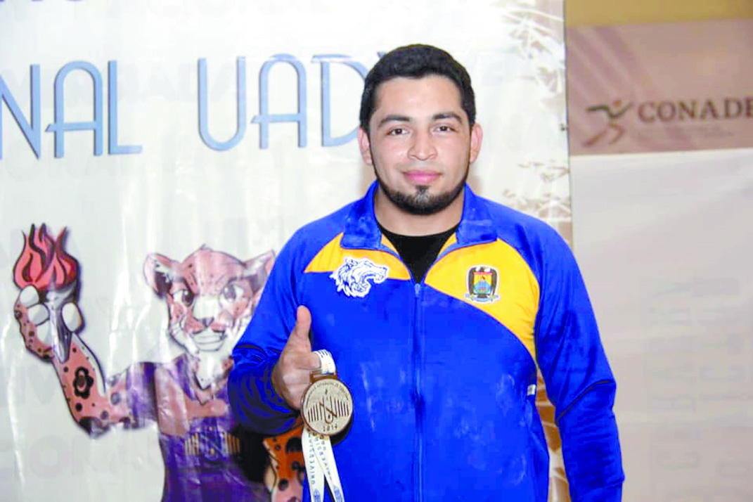 Brillan Lobos en halterofilia dentro de la Universiada