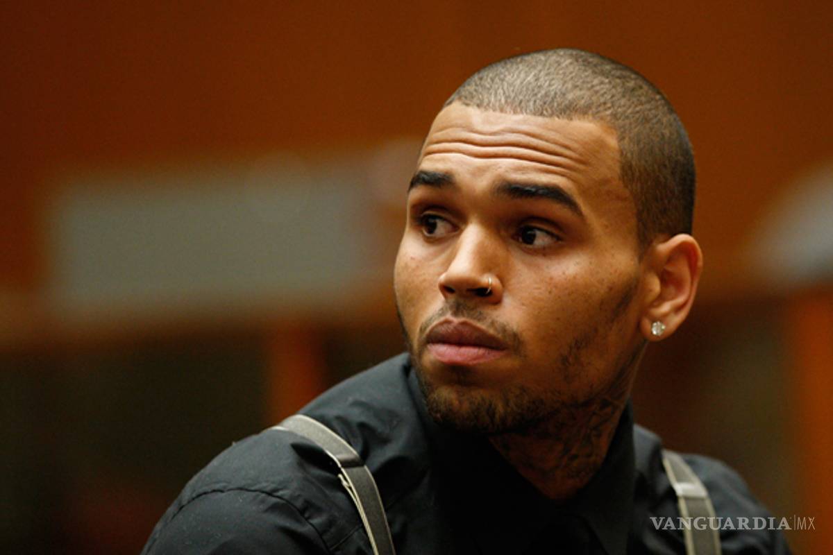Chris Brown es acusado de amenazar con pistola a una mujer