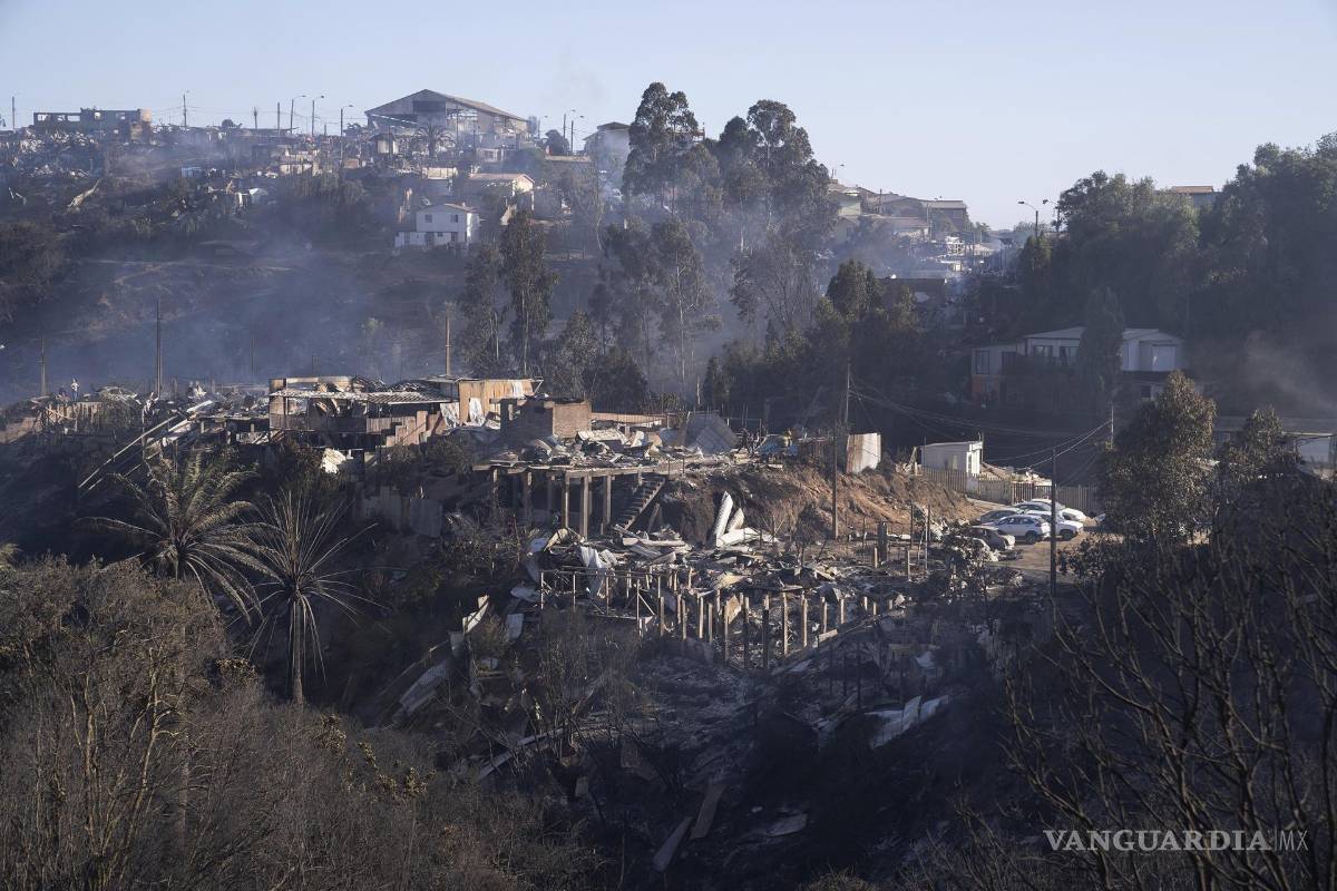 Incendio en Viña del Mar ya está ‘bajo control’; dejó dos fallecidos, 67 lesionados y más de 200 casas dañadas