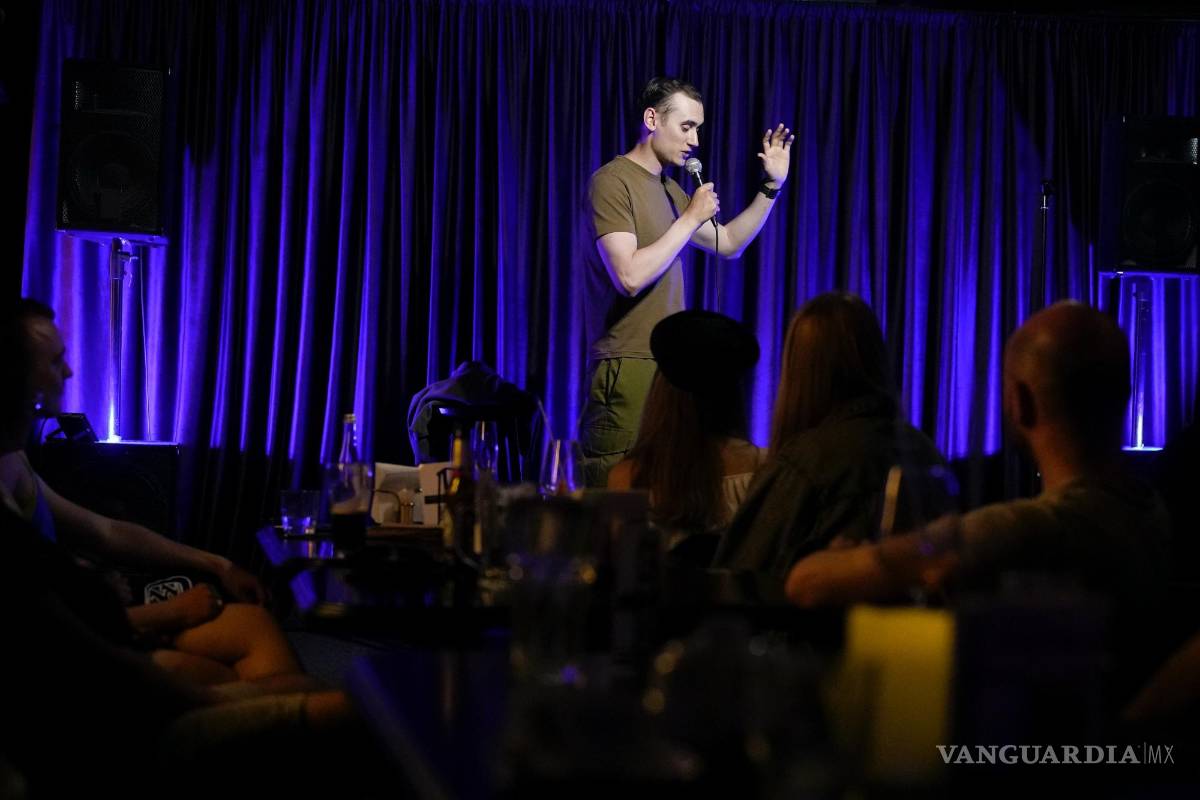 $!Serhiy Lipko durante su espectáculo de comedia en Kiev, Ucrania.