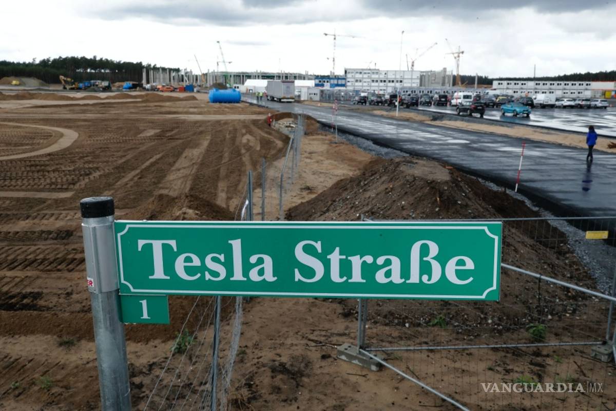 Suspenden suministro de agua a fábrica de Tesla en Berlín por falta de pago