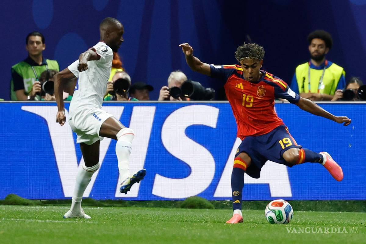 $!Willy Semedo de Cabo Verde marca al español Lamine Yamal.