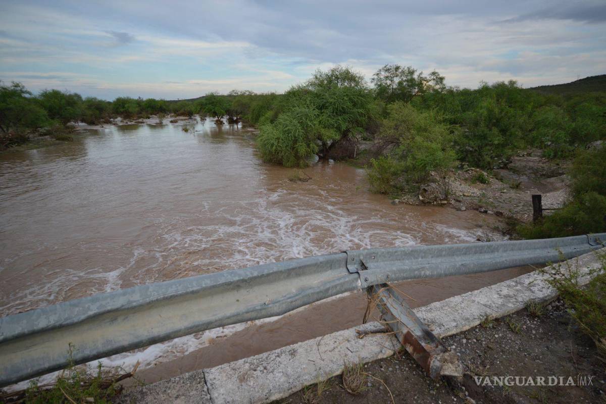 $!Tras fuertes lluvias se registraron desbordes de arroyos en la Región Carbonífera de Coahuila, donde el municipio de Múzquiz quedó prácticamente bajo el agua