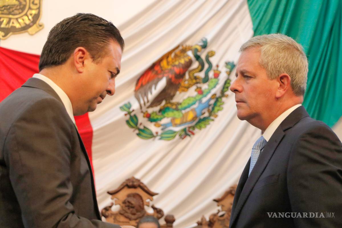 Proponen hasta 2 años de prisión a quien agreda a policías